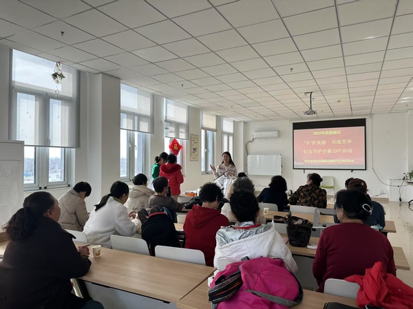 区组织开展妇女节护手霜DIY活动凯发K8国际版北塘街道滨海湖社(图1)
