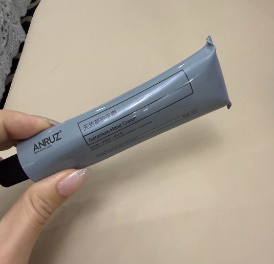 子的好？6款实测长效保湿护手霜清单凯发K8首页登录氨基酸护手霜哪个牌(图3)